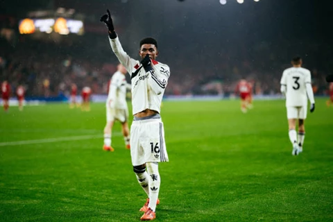 رفض عرضين رسميين.. تقارير: ديالو يستقر على البقاء مع مانشستر يونايتد حتى 2030